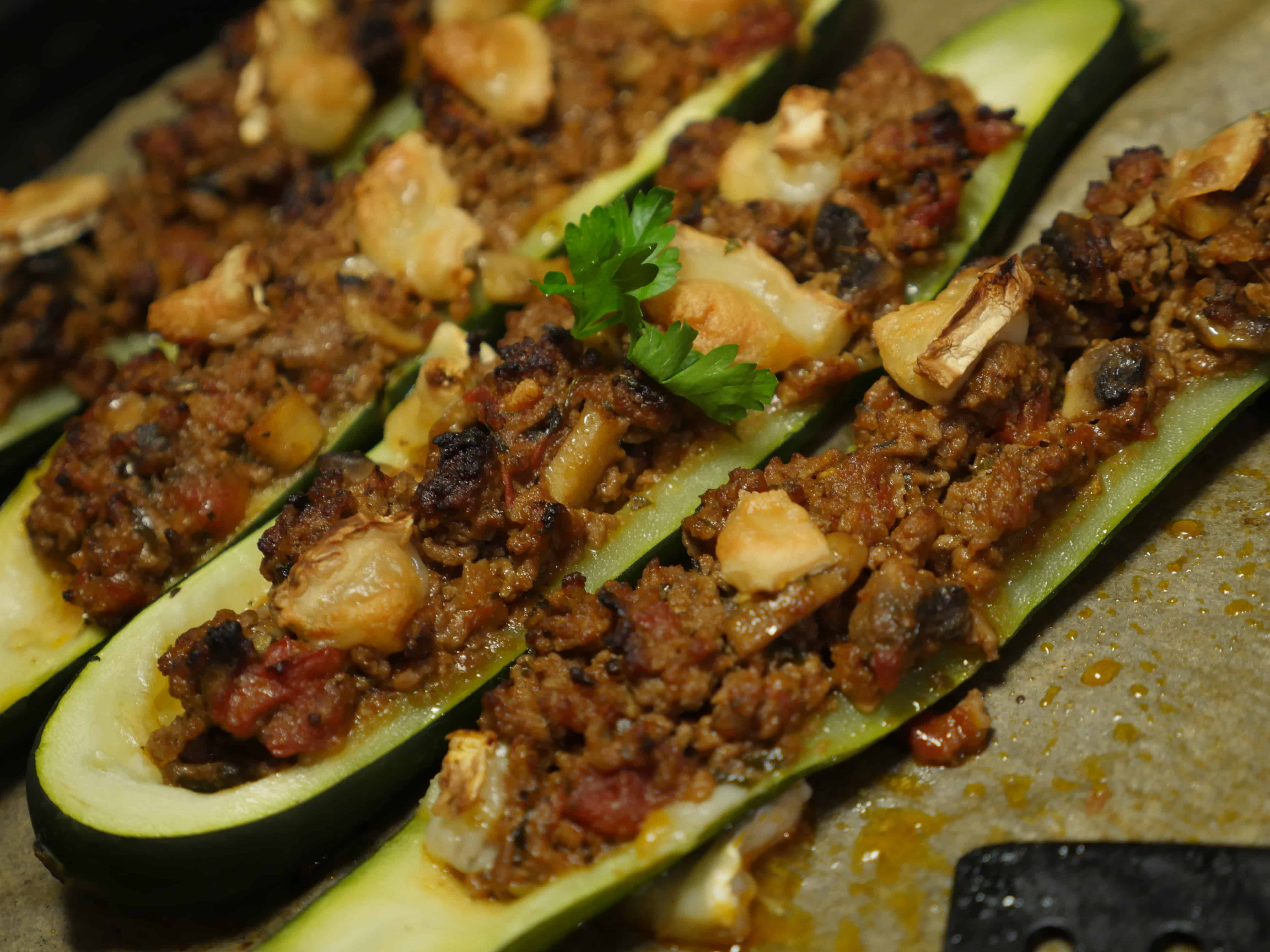 Färsfylld zucchini toppad med getost Matinspo se