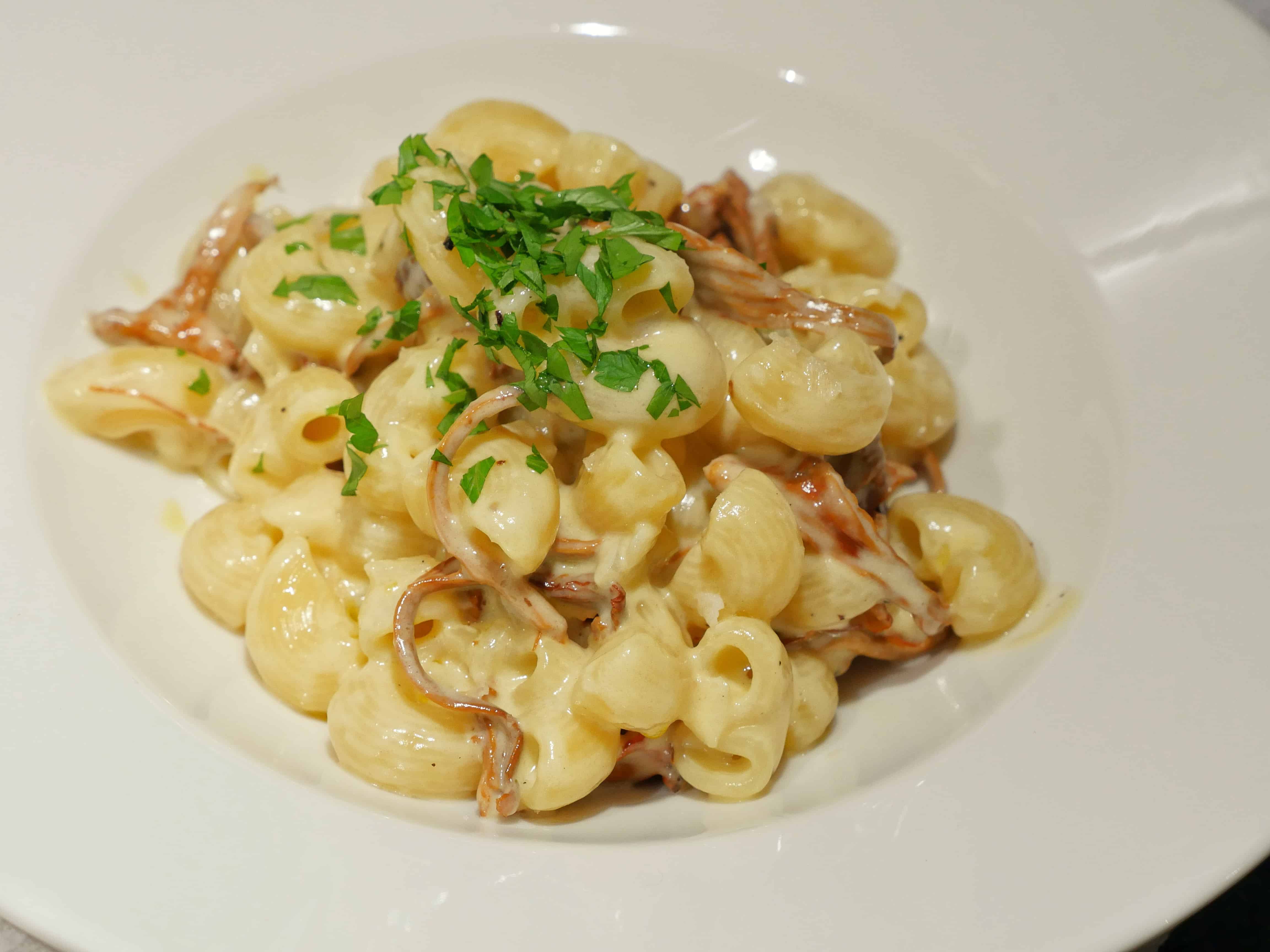 Krämig pasta med kantareller, parmesan och tryffelolja 