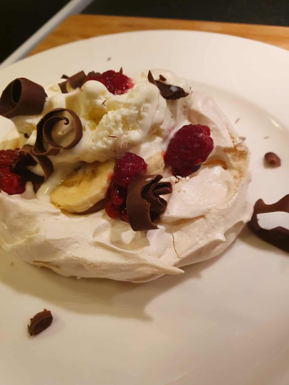 Mini Bananoffe pavlova