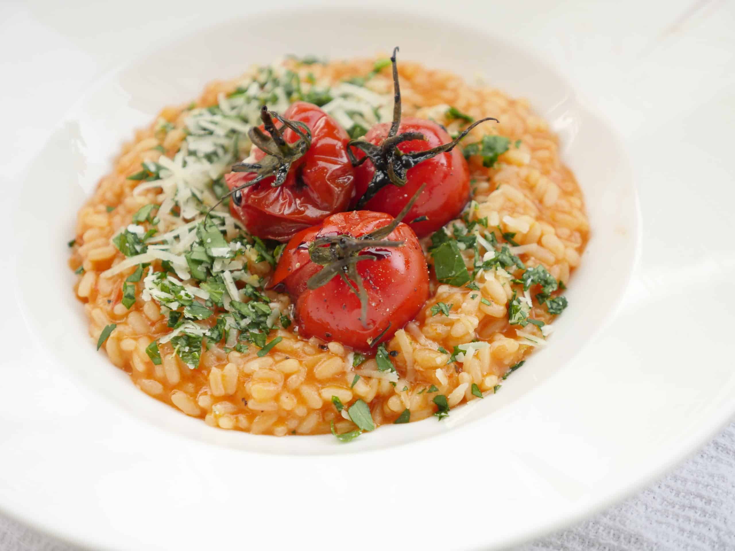 Tomatrisotto med gremolata och ugnsrostade tomater - Matinspo.se