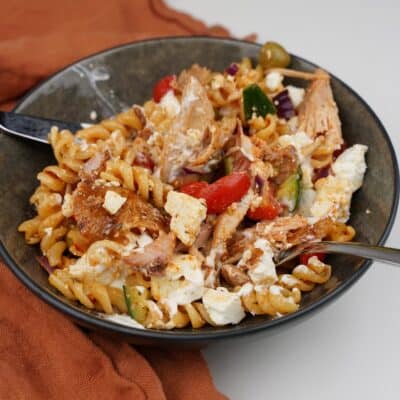 Grekisk pastasallad med kyckling