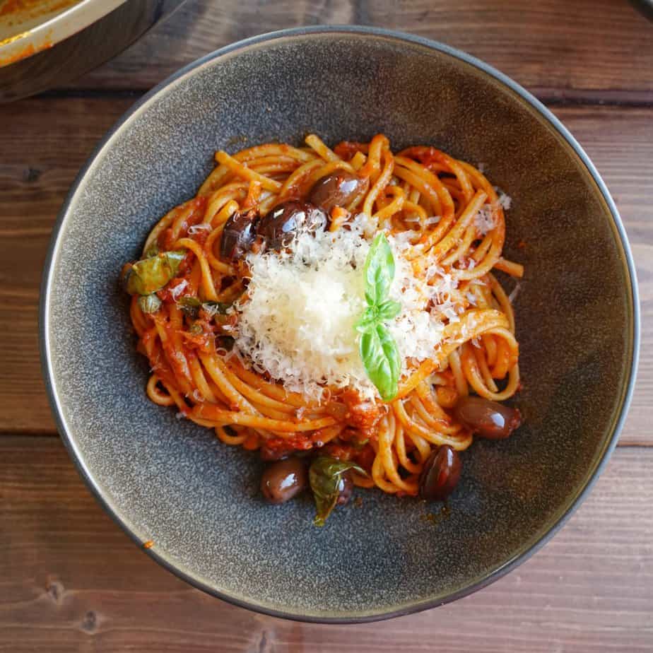 Pasta puttanesca