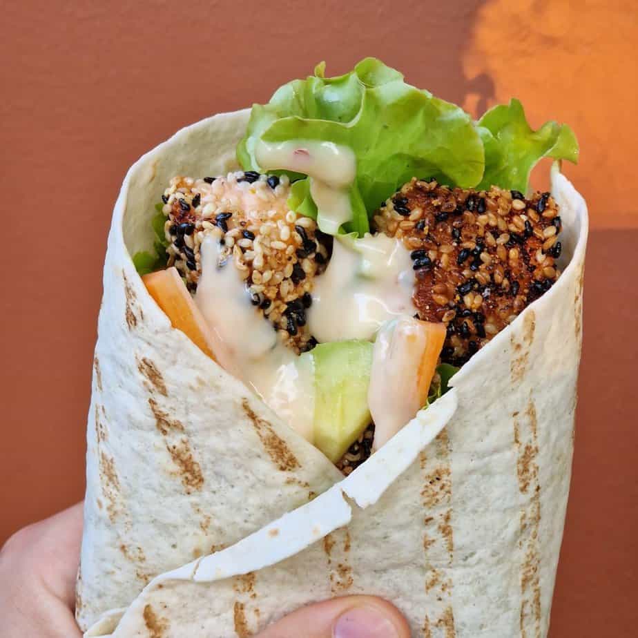 Sesamlaxwrap med sweetchilimajonnäs